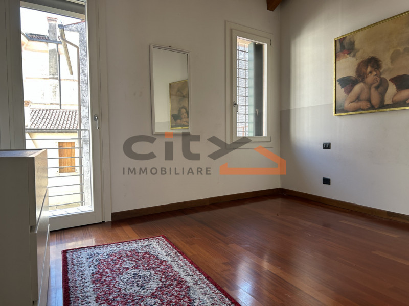 Centro storico Bassano del Grappa - Proponiamo in vendita un APPARTAMENTO di 110 mq SEMIARREDATO,...