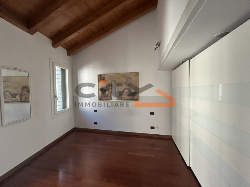 Centro storico Bassano del Grappa - Proponiamo in vendita un APPARTAMENTO di 110 mq SEMIARREDATO,...