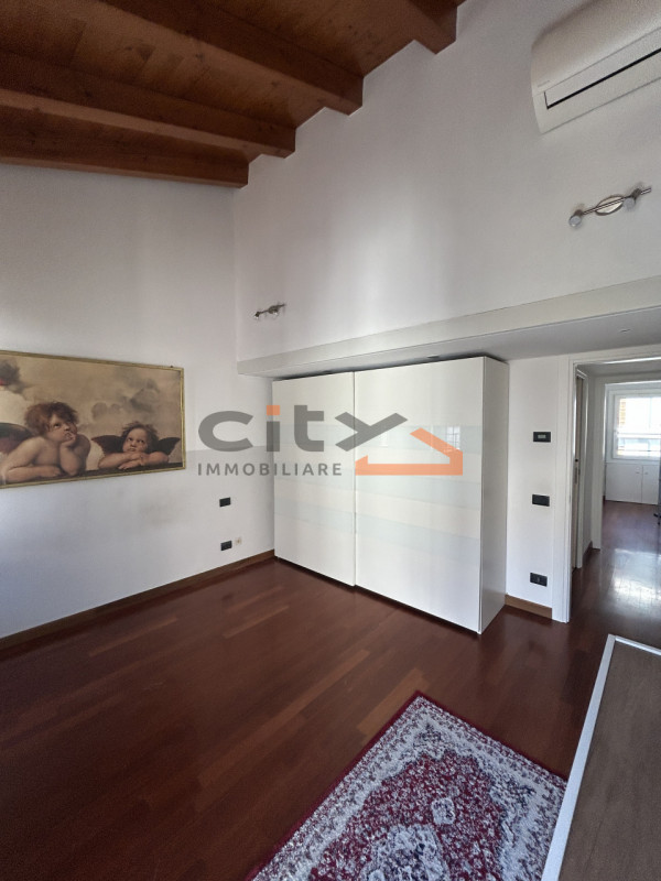 Centro storico Bassano del Grappa - Proponiamo in vendita un APPARTAMENTO di 110 mq SEMIARREDATO,...