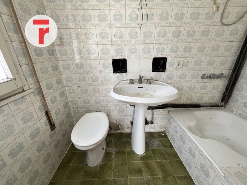 In zona San Carlo, comodi a tutti i servizi di prima necessità, quali supermercati, distretto san...