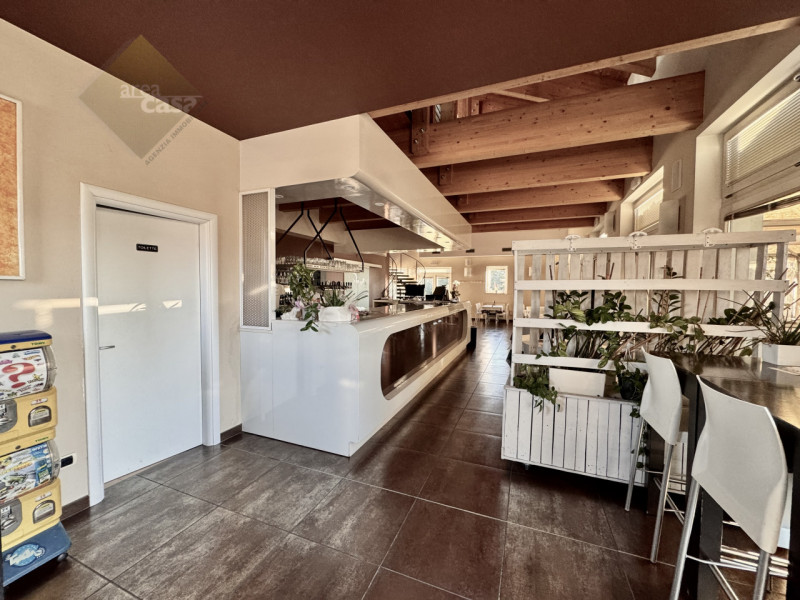 Sei pronto per intraprendere un'attività di ristorazione in una posizione strategica? Ti presenti...