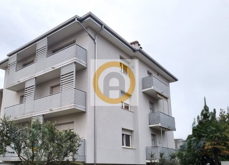 Proponiamo in vendita ampio e luminoso appartamento tricamera di circa 150 mq situato all’interno...