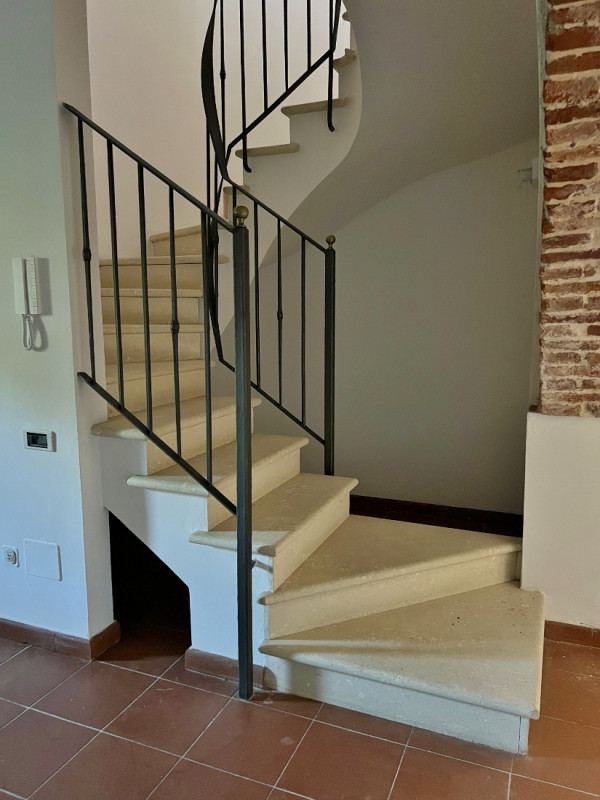 AMPIO TRICAMERE CON GARAGE IN CONTESTO DI EX CONVENTO NEL CENTRO STORICO DI VICENZA - RIF. 8292 -...