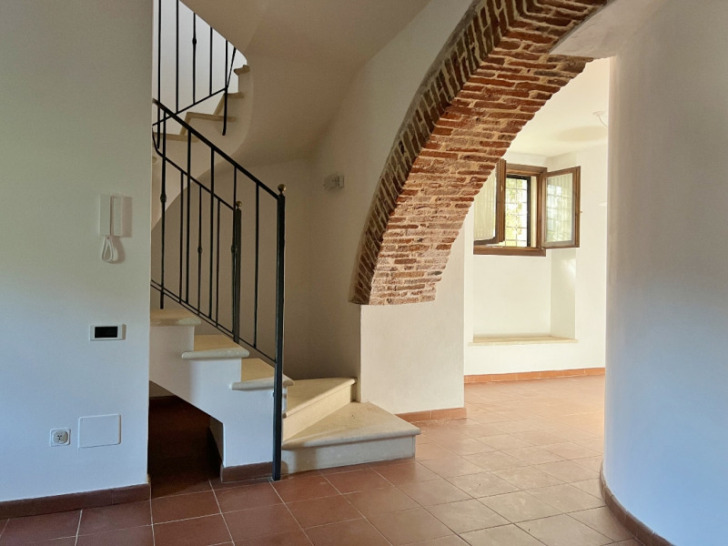 AMPIO TRICAMERE CON GARAGE IN CONTESTO DI EX CONVENTO NEL CENTRO STORICO DI VICENZA - RIF. 8292 -...