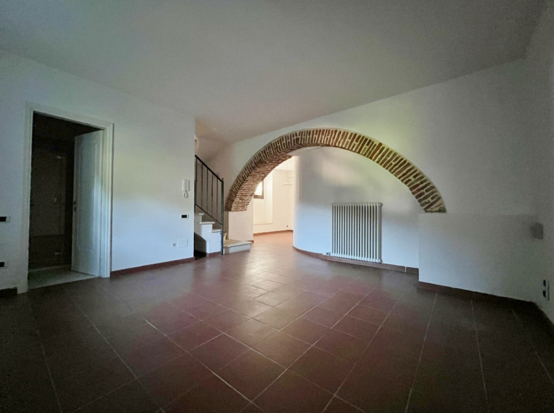 AMPIO TRICAMERE CON GARAGE IN CONTESTO DI EX CONVENTO NEL CENTRO STORICO DI VICENZA - RIF. 8292 -...