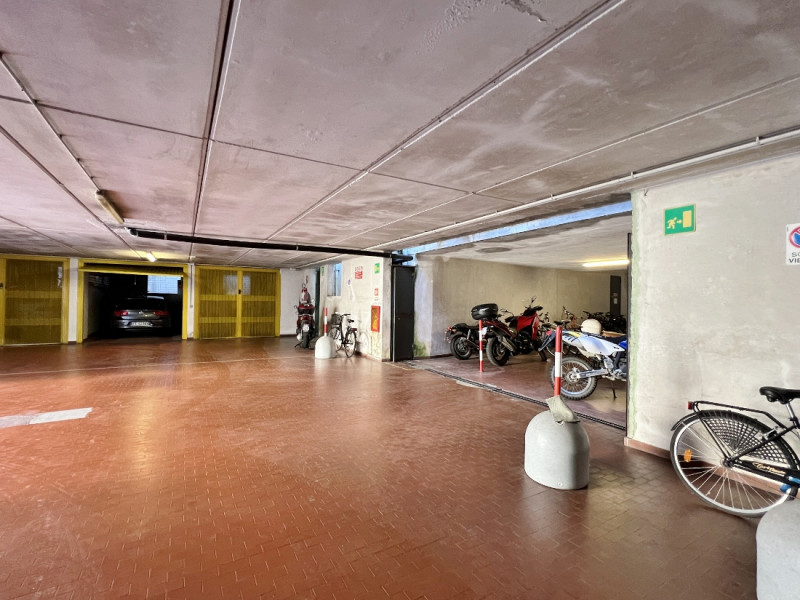 AMPIO TRICAMERE CON GARAGE IN CONTESTO DI EX CONVENTO NEL CENTRO STORICO DI VICENZA - RIF. 8292 -...