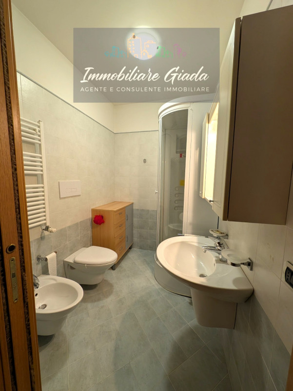 Scopri questo splendido appartamento pentalocale, situato al primo piano di una moderna palazzina...