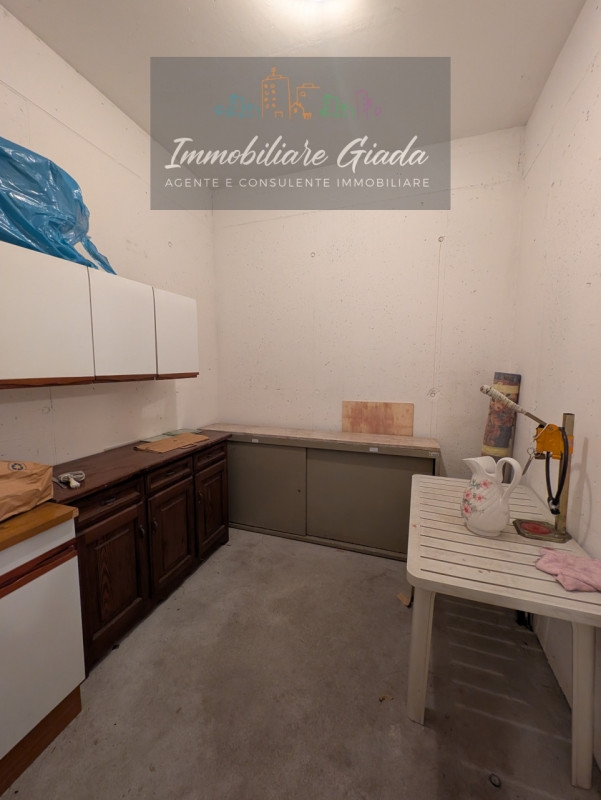 Scopri questo splendido appartamento pentalocale, situato al primo piano di una moderna palazzina...