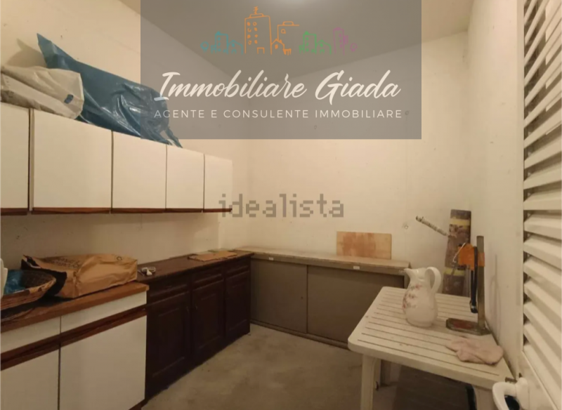 Scopri questo splendido appartamento pentalocale, situato al primo piano di una moderna palazzina...