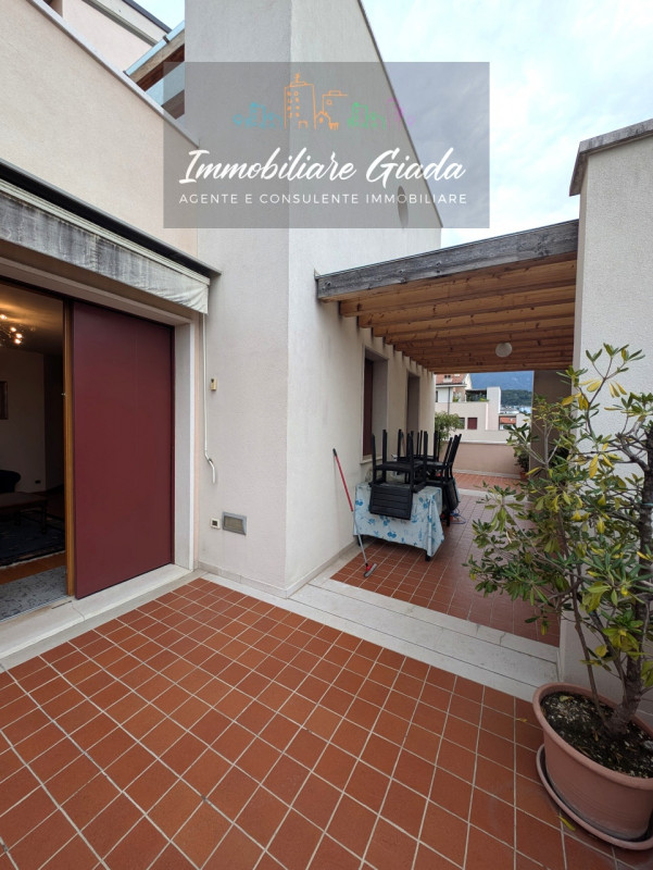 Scopri questo splendido appartamento pentalocale, situato al primo piano di una moderna palazzina...