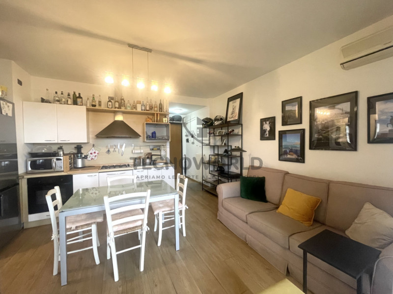 Scopri questo affascinante appartamento bilocale situato a Bassano del Grappa, a pochi passi dal ...