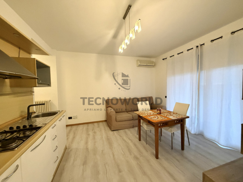 Scopri questo affascinante appartamento bilocale situato a Bassano del Grappa, a pochi passi dal ...