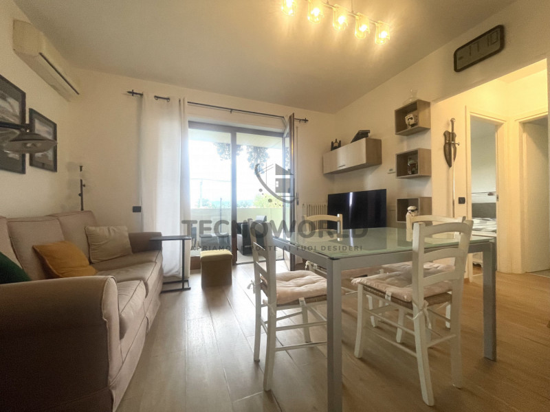 Scopri questo affascinante appartamento bilocale situato a Bassano del Grappa, a pochi passi dal ...