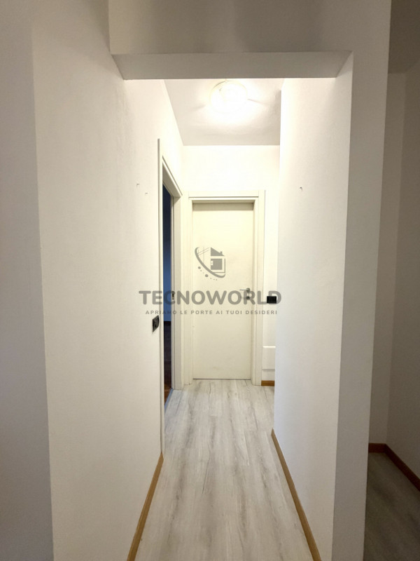 Scopri questo affascinante appartamento bilocale situato a Bassano del Grappa, a pochi passi dal ...