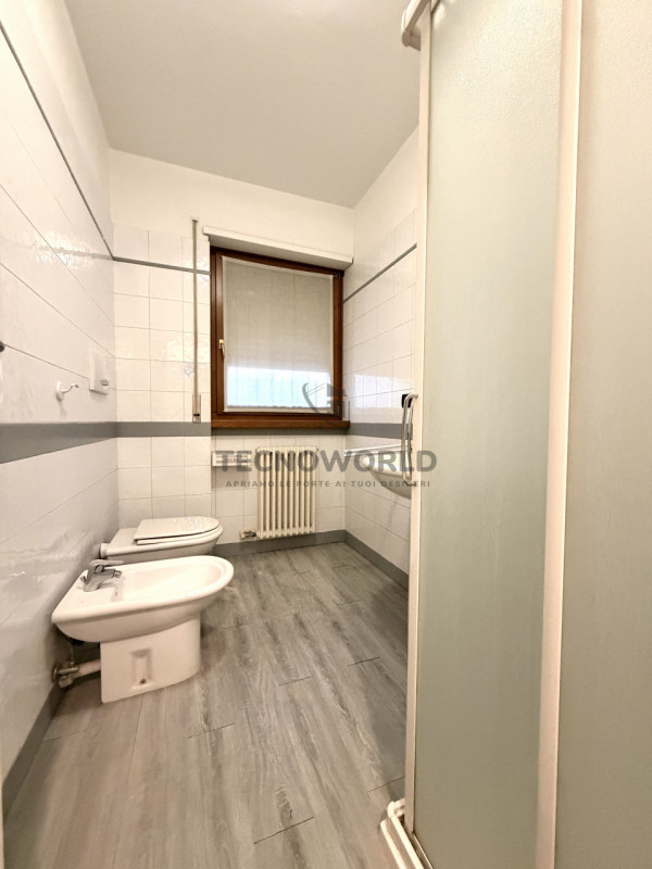 Scopri questo affascinante appartamento bilocale situato a Bassano del Grappa, a pochi passi dal ...