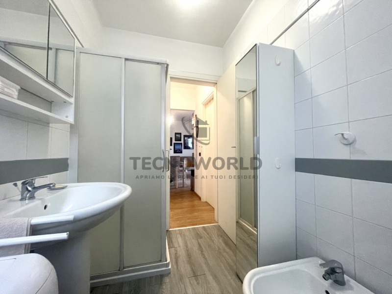 Scopri questo affascinante appartamento bilocale situato a Bassano del Grappa, a pochi passi dal ...