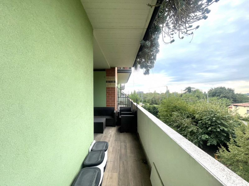 Scopri questo affascinante appartamento bilocale situato a Bassano del Grappa, a pochi passi dal ...