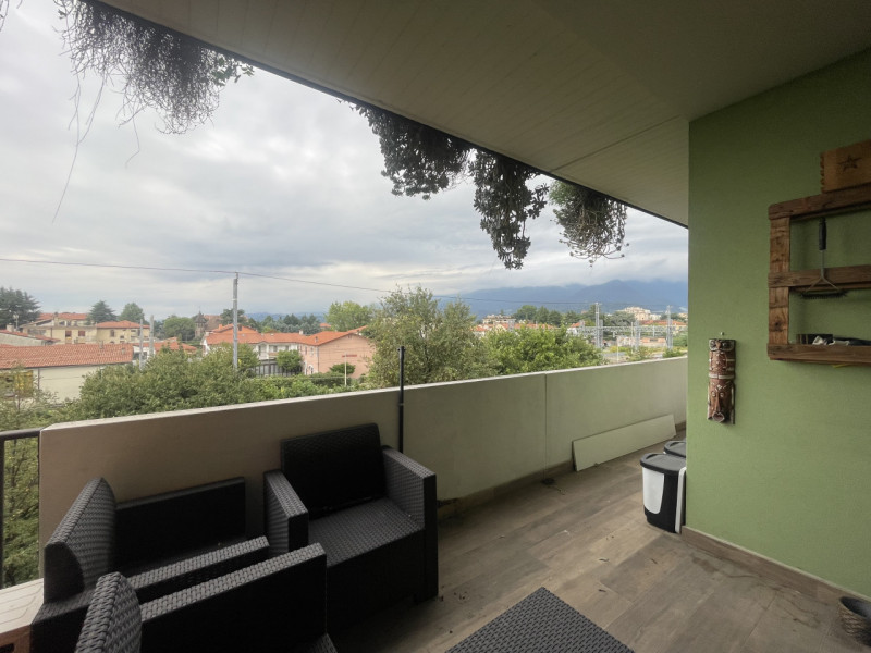 Scopri questo affascinante appartamento bilocale situato a Bassano del Grappa, a pochi passi dal ...