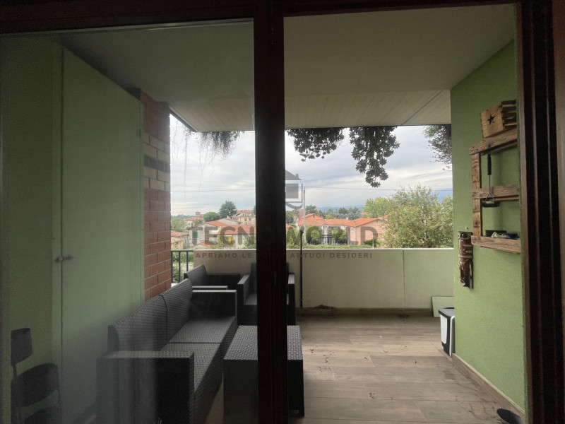 Scopri questo affascinante appartamento bilocale situato a Bassano del Grappa, a pochi passi dal ...