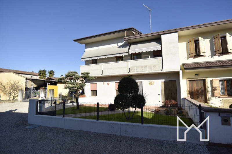 RAMON DI LORIA- In zona immersa nel verde comoda al centro paese, proponiamo abitazione indipende...