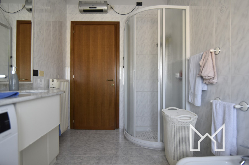 RAMON DI LORIA- In zona immersa nel verde comoda al centro paese, proponiamo abitazione indipende...