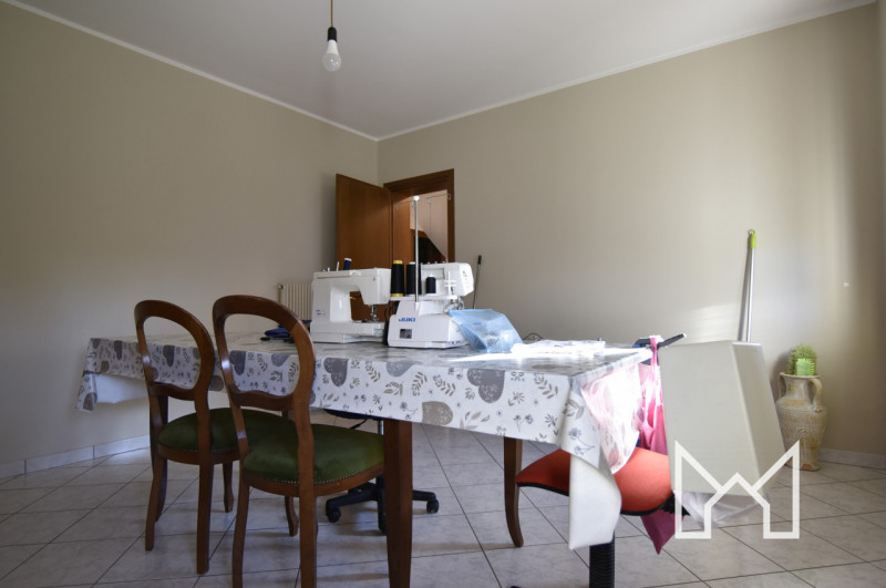 RAMON DI LORIA- In zona immersa nel verde comoda al centro paese, proponiamo abitazione indipende...