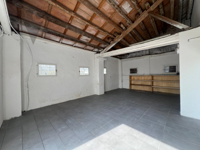 Proponiamo in vendita a Codevigo una casa singola disposta su due livelli, ideale per chi cerca a...