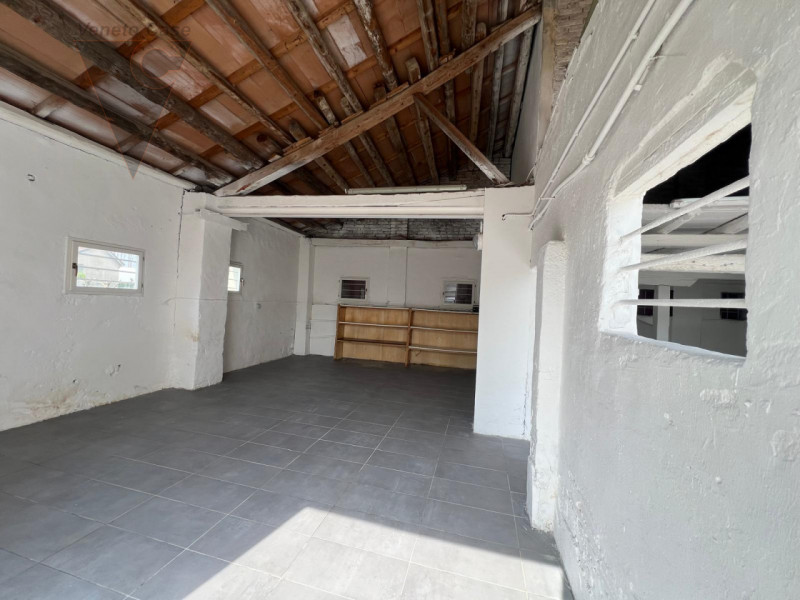 Proponiamo in vendita a Codevigo una casa singola disposta su due livelli, ideale per chi cerca a...