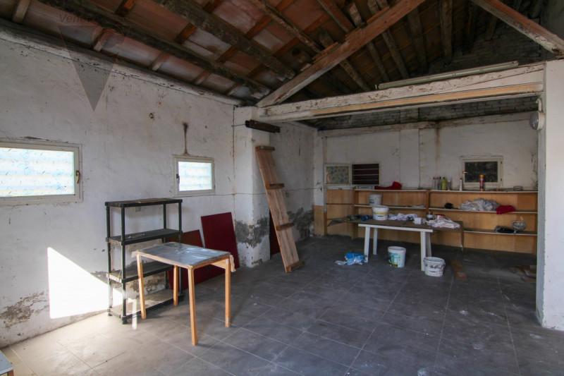 Proponiamo in vendita a Codevigo una casa singola disposta su due livelli, ideale per chi cerca a...