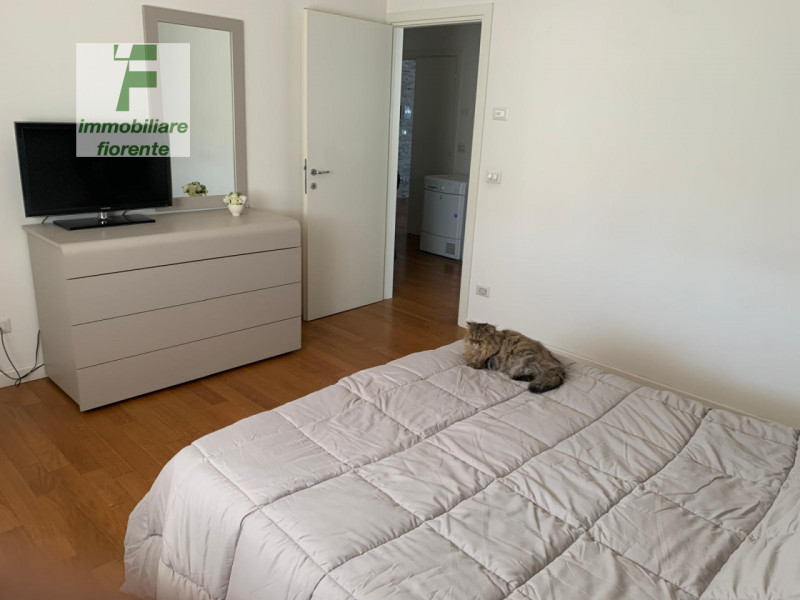 Situato nel CUORE di VIGODARZERE, questo SIGNORILE APPARTAMENTO DUPLEX offre un mix perfetto di c...