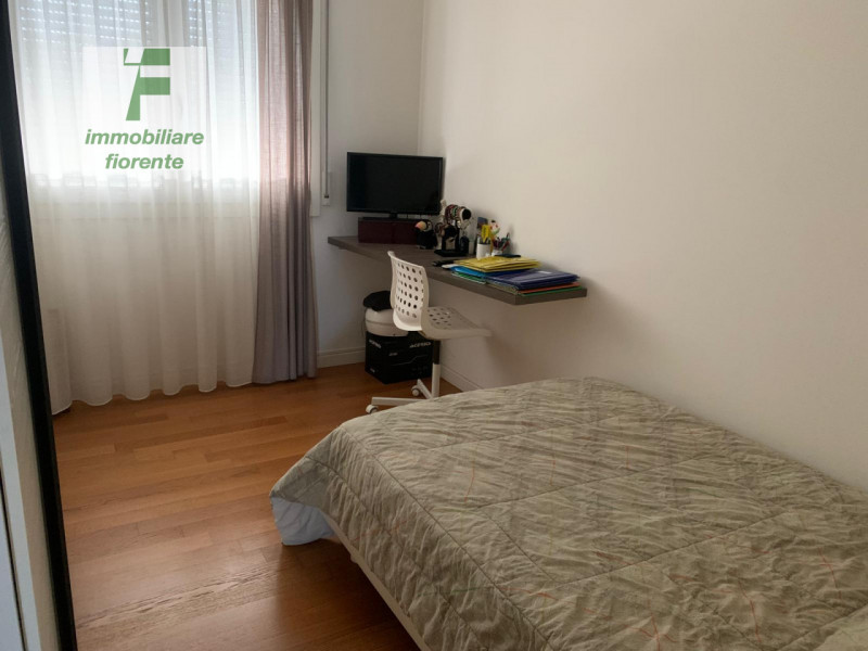 Situato nel CUORE di VIGODARZERE, questo SIGNORILE APPARTAMENTO DUPLEX offre un mix perfetto di c...