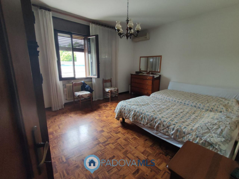 ALBIGNASEGO-CAPANNONE DI 420mq CON ANNESSA ABITAZIONE O POSSIBILITA' UFFICI

Immobile in esclusiv...