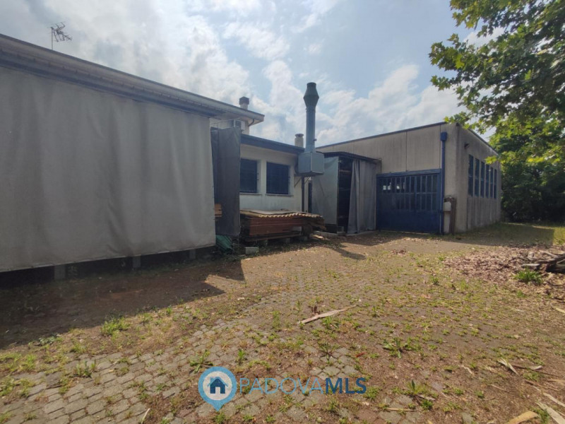 ALBIGNASEGO-CAPANNONE DI 420mq CON ANNESSA ABITAZIONE O POSSIBILITA' UFFICI

Immobile in esclusiv...