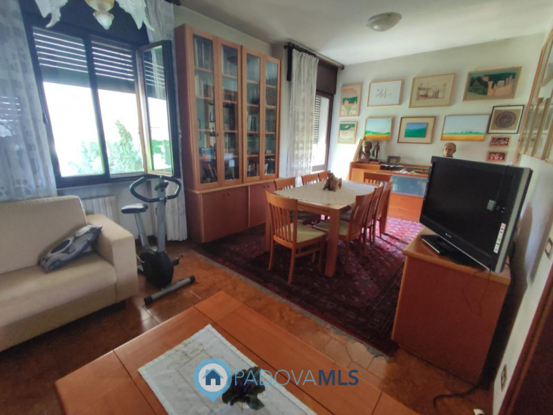 ALBIGNASEGO-CAPANNONE DI 420mq CON ANNESSA ABITAZIONE O POSSIBILITA' UFFICI

Immobile in esclusiv...