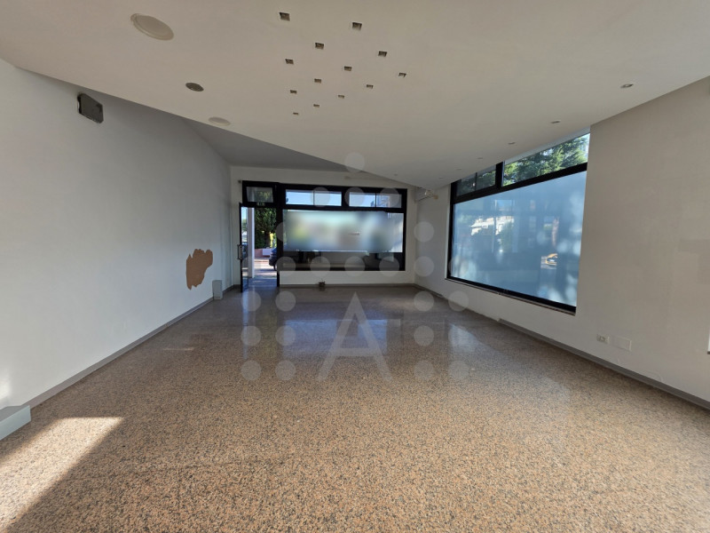 In posizione strategica, nel cuore di Abano Terme e a pochi passi dall’ospedale e dai principali ...