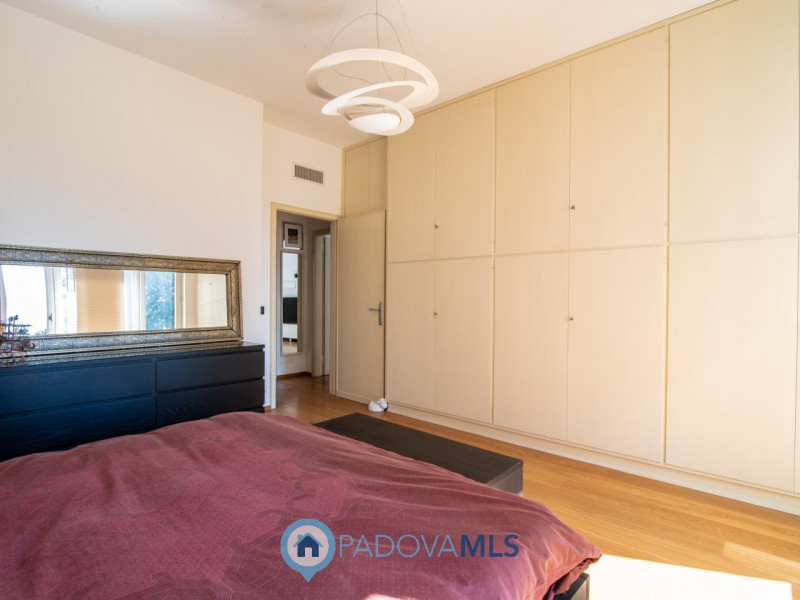 Immobile in esclusiva al Gruppo Padova MLS

*Appartamento in Vendita: Eleganza e Comfort nel Cuor...