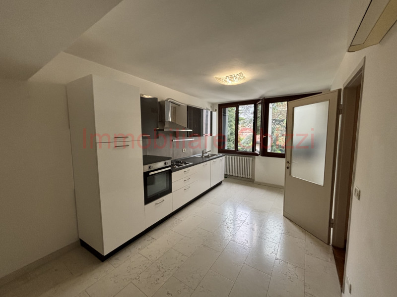 PADOVA - Centro Storico, Santo - Proponiamo in locazione appartamento inserito in palazzo storico...