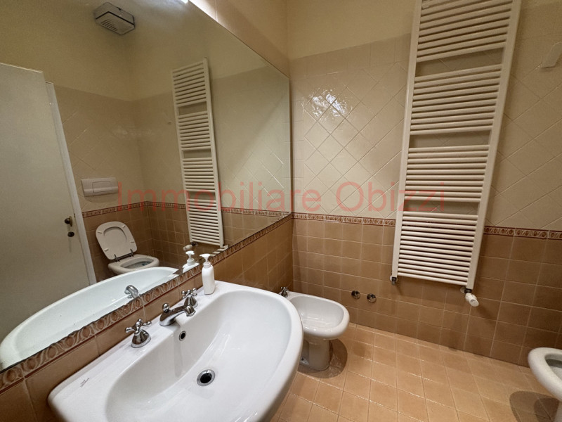 PADOVA - Centro Storico, Santo - Proponiamo in locazione appartamento inserito in palazzo storico...