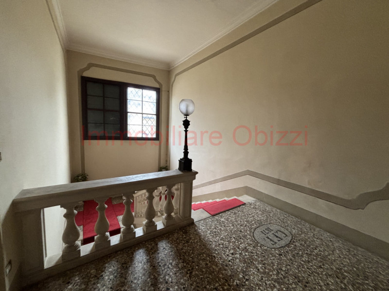 PADOVA - Centro Storico, Santo - Proponiamo in locazione appartamento inserito in palazzo storico...