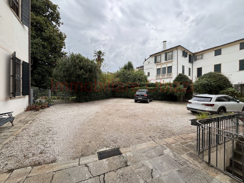 PADOVA - Centro Storico, Santo - Proponiamo in locazione appartamento inserito in palazzo storico...