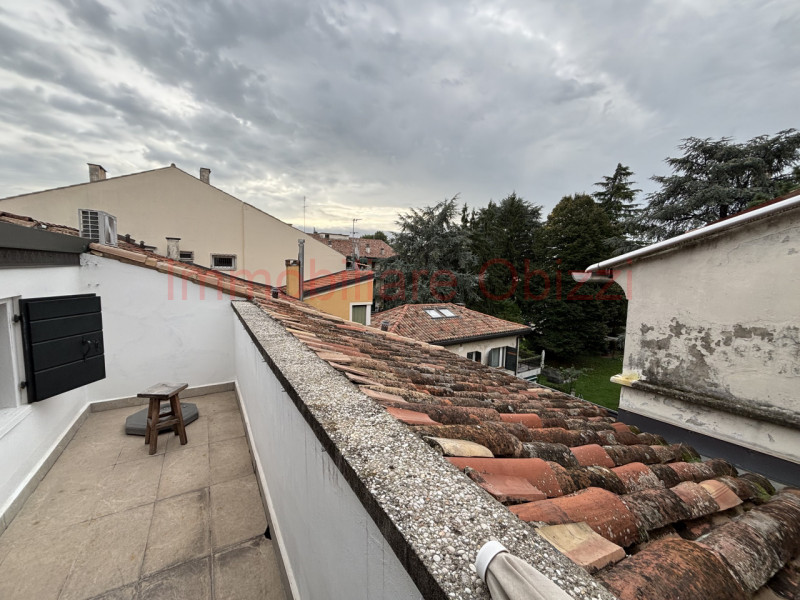 PADOVA - Centro Storico, Santo - Proponiamo in locazione appartamento inserito in palazzo storico...