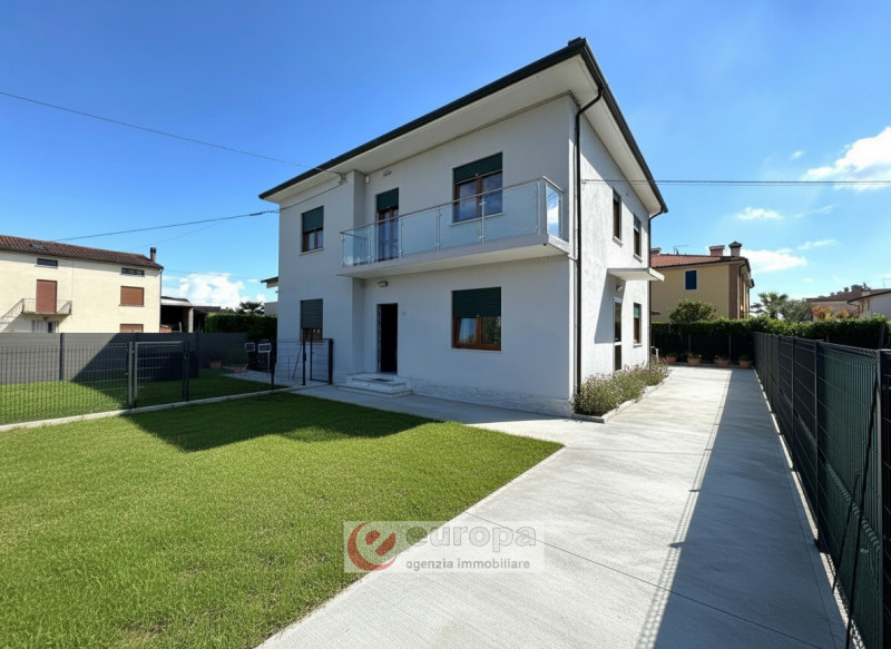 A 5 km. da Ospedaletto (VI) e dal casello Vicenza Nord, precisamente in v. Molino a Bolzano Vicen...