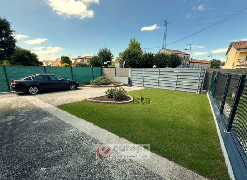 A 5 km. da Ospedaletto (VI) e dal casello Vicenza Nord, precisamente in v. Molino a Bolzano Vicen...