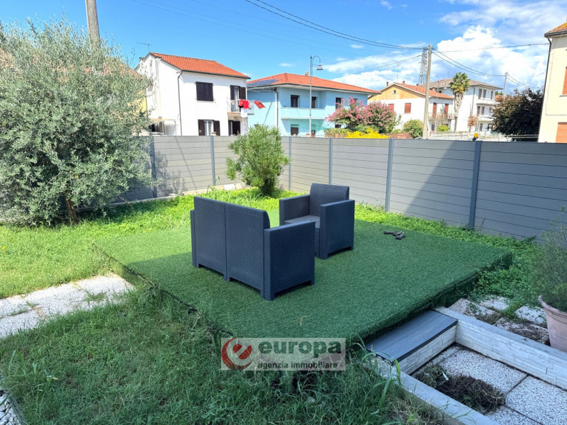 A 5 km. da Ospedaletto (VI) e dal casello Vicenza Nord, precisamente in v. Molino a Bolzano Vicen...