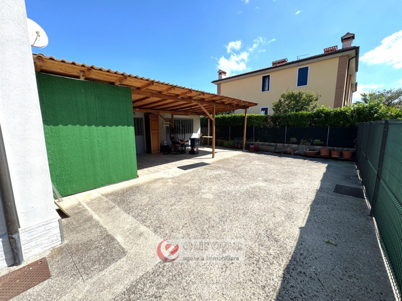 A 5 km. da Ospedaletto (VI) e dal casello Vicenza Nord, precisamente in v. Molino a Bolzano Vicen...