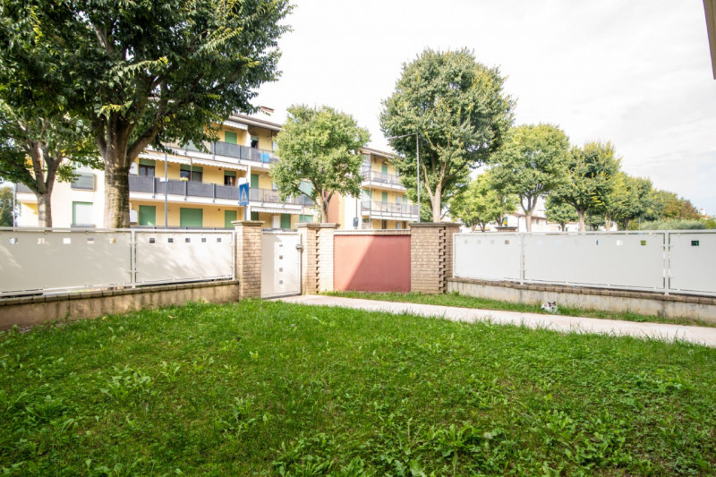 Teolo, nel tranquillo e ricercato quartiere residenziale di San Biagio, proponiamo in vendita rec...