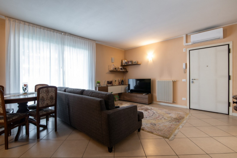 Teolo, nel tranquillo e ricercato quartiere residenziale di San Biagio, proponiamo in vendita rec...