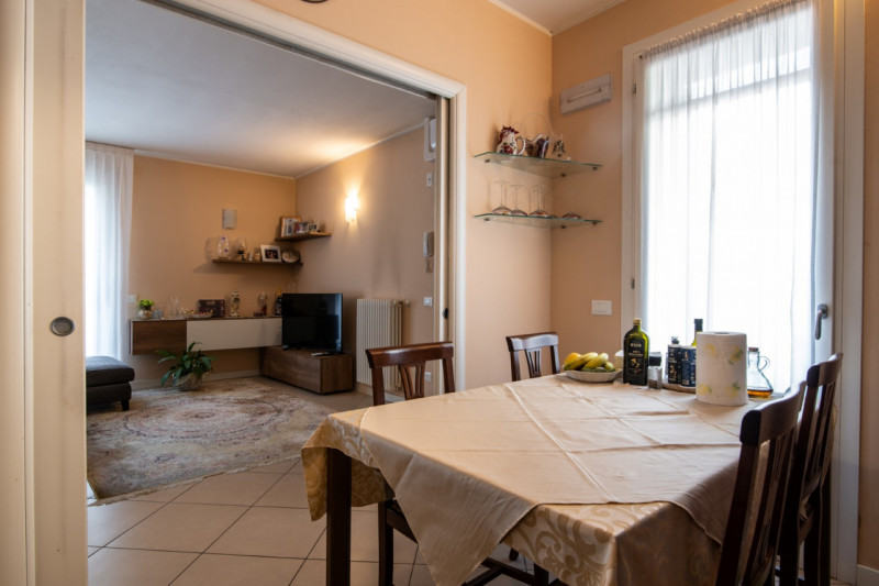 Teolo, nel tranquillo e ricercato quartiere residenziale di San Biagio, proponiamo in vendita rec...