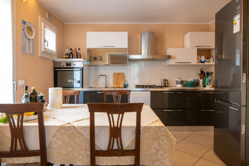 Teolo, nel tranquillo e ricercato quartiere residenziale di San Biagio, proponiamo in vendita rec...