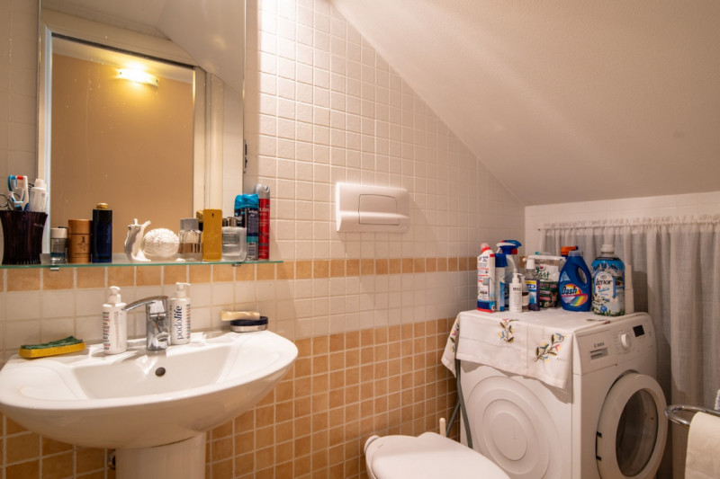 Teolo, nel tranquillo e ricercato quartiere residenziale di San Biagio, proponiamo in vendita rec...